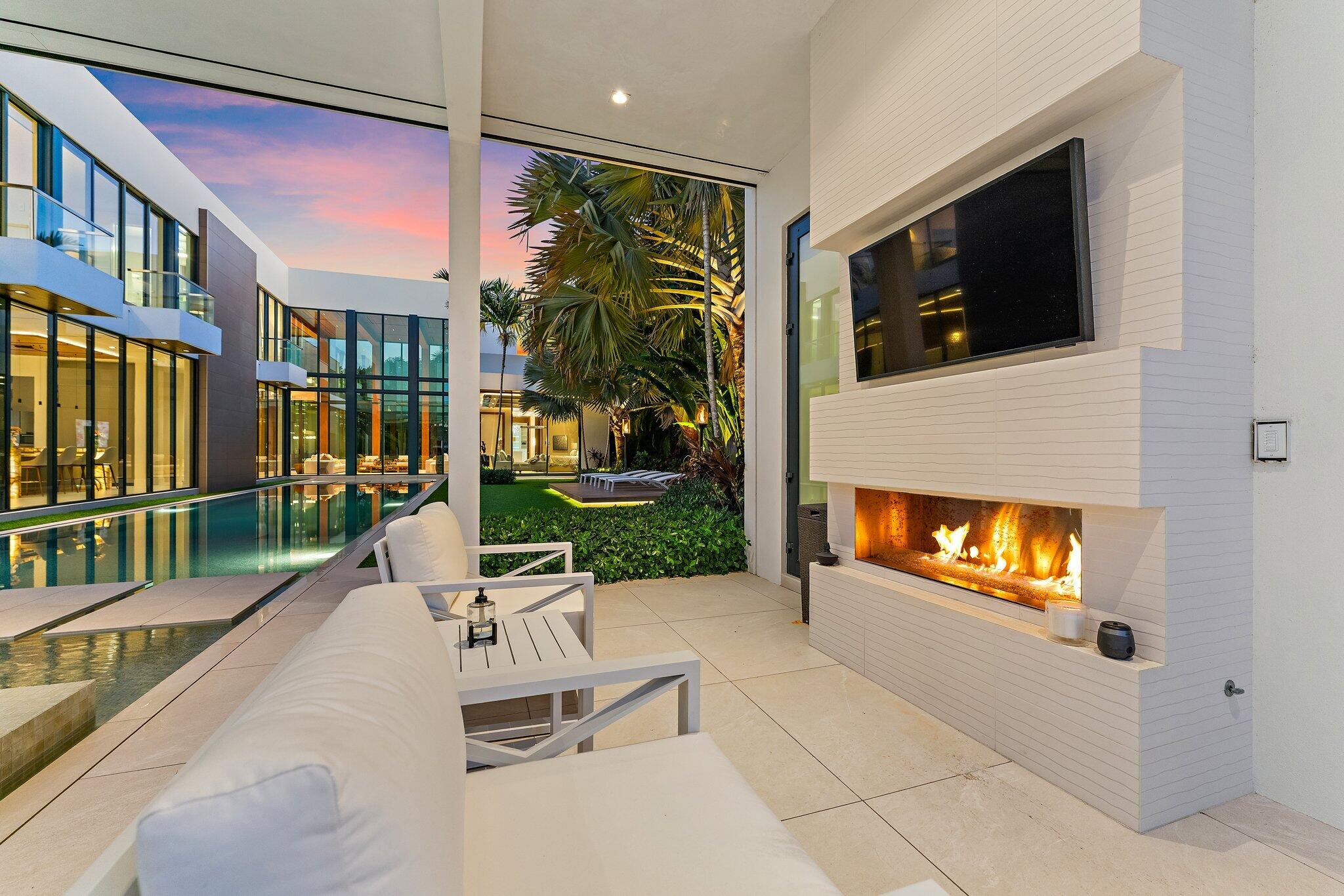 ADMIRALS COVE - Residential