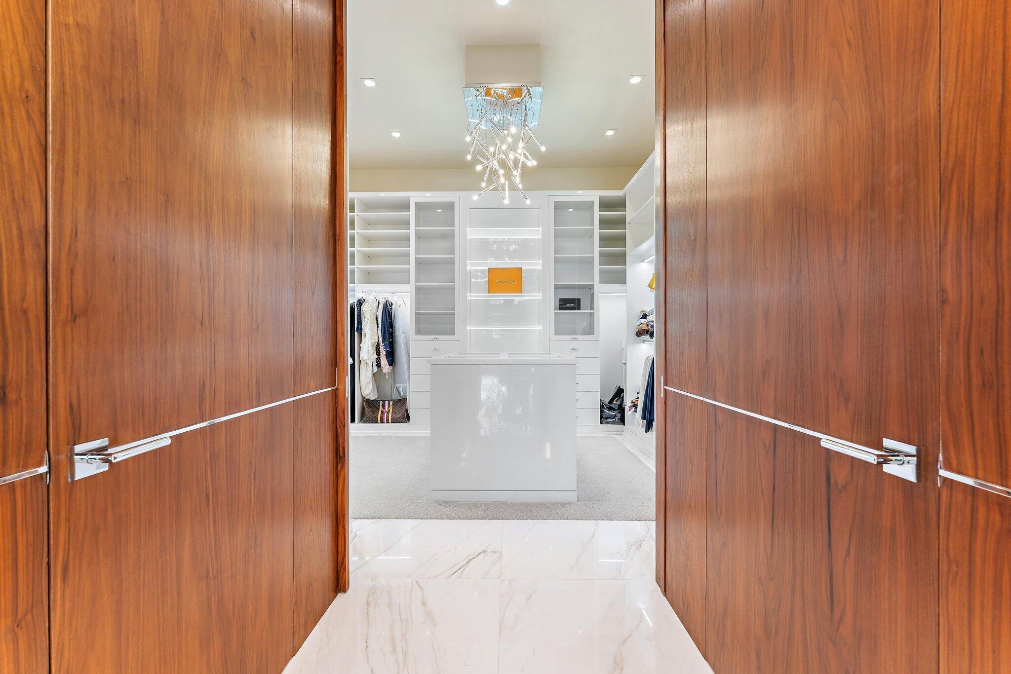 ADMIRALS COVE - Residential