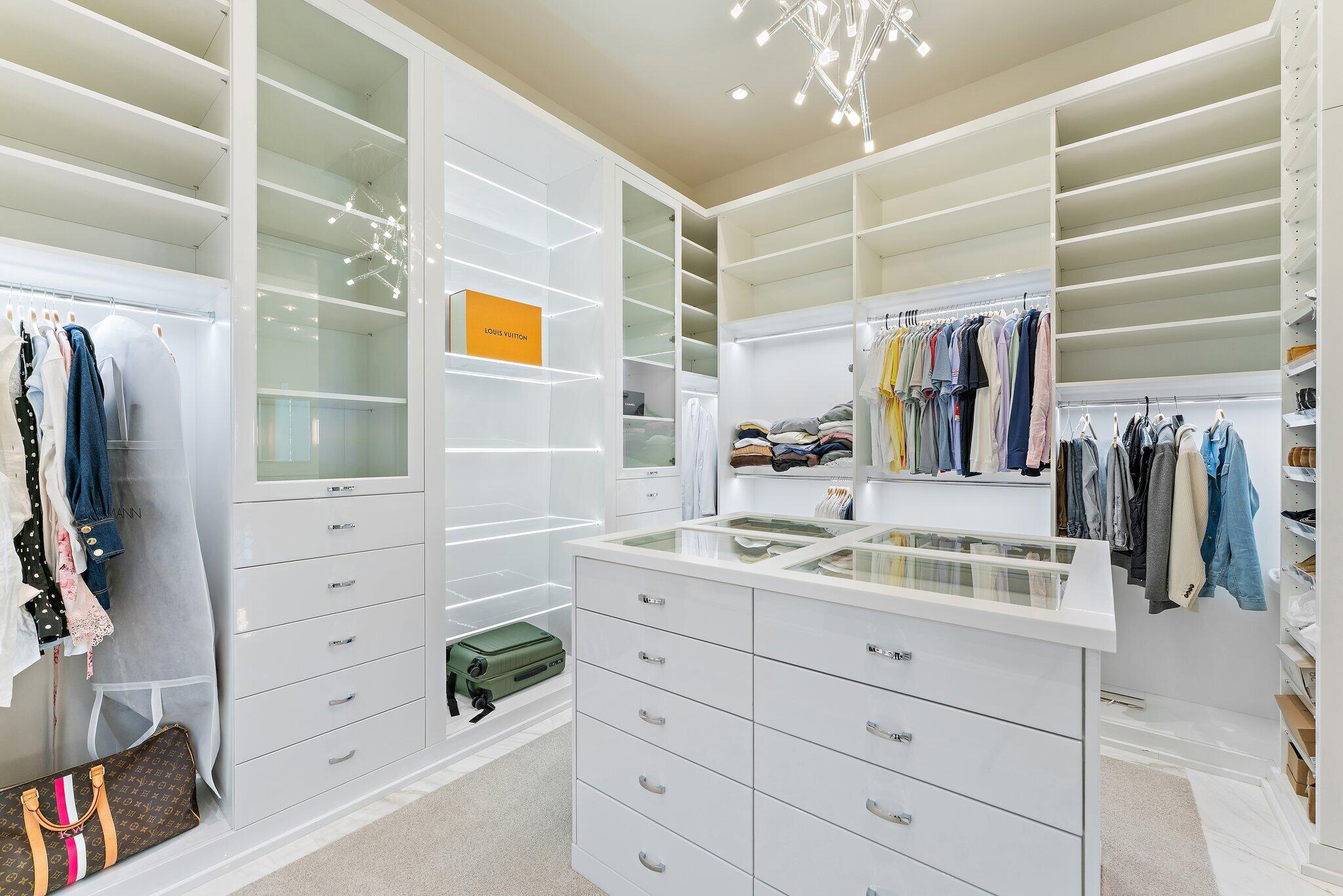 ADMIRALS COVE - Residential