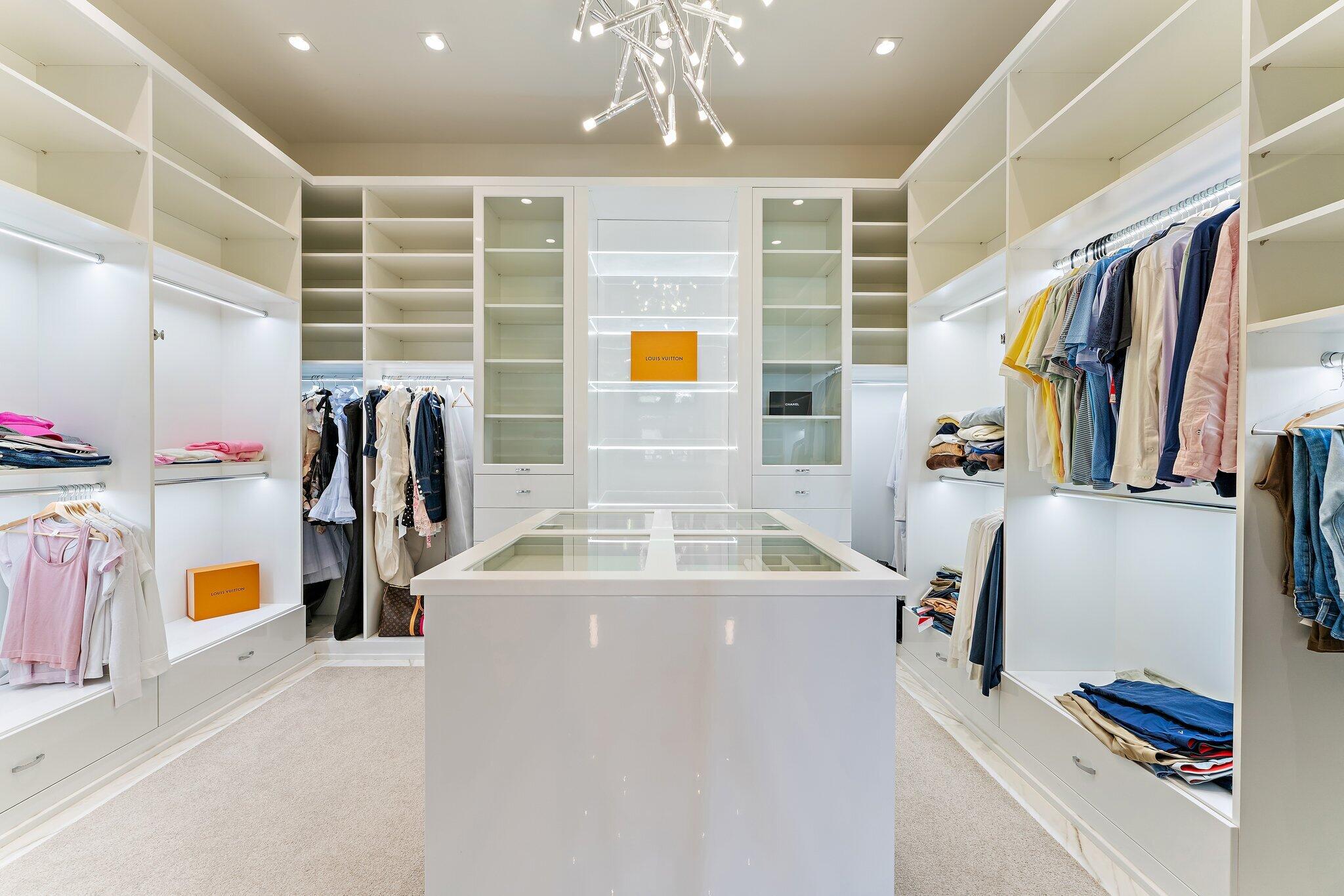 ADMIRALS COVE - Residential