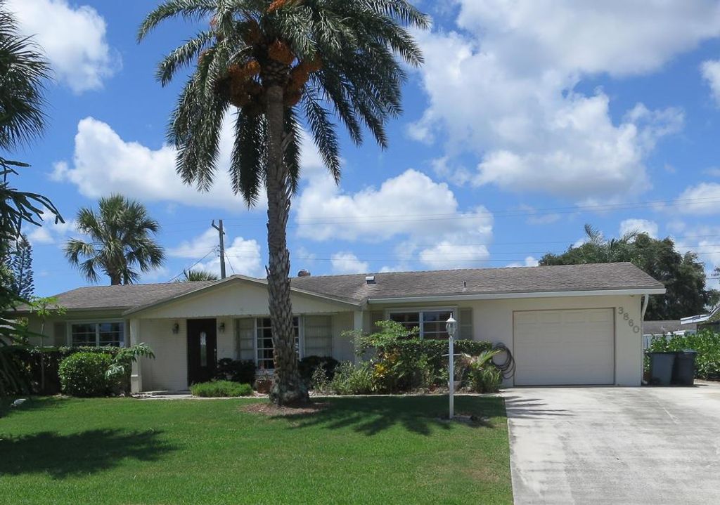 Photo of 3860 Dogwood Avenue, Palm Beach Gardens, FL 33410 (MLS # R10722857)