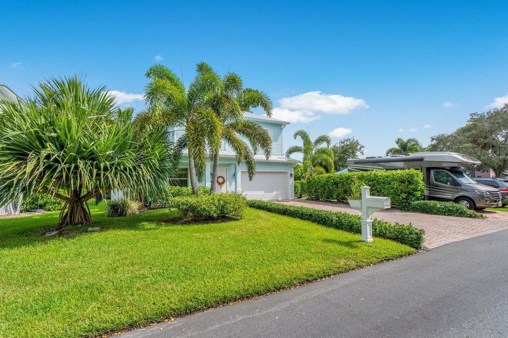 Photo of 405 Coconut Avenue, Stuart, FL 34996 (MLS # R10929610)