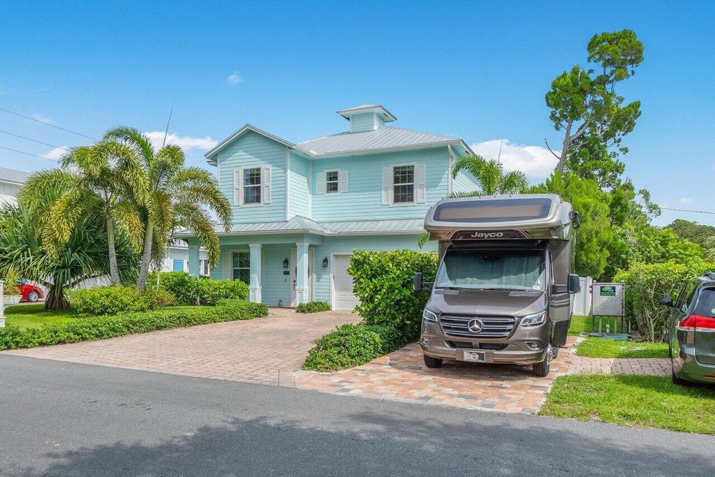 Photo of 405 Coconut Avenue, Stuart, FL 34996 (MLS # R10929610)