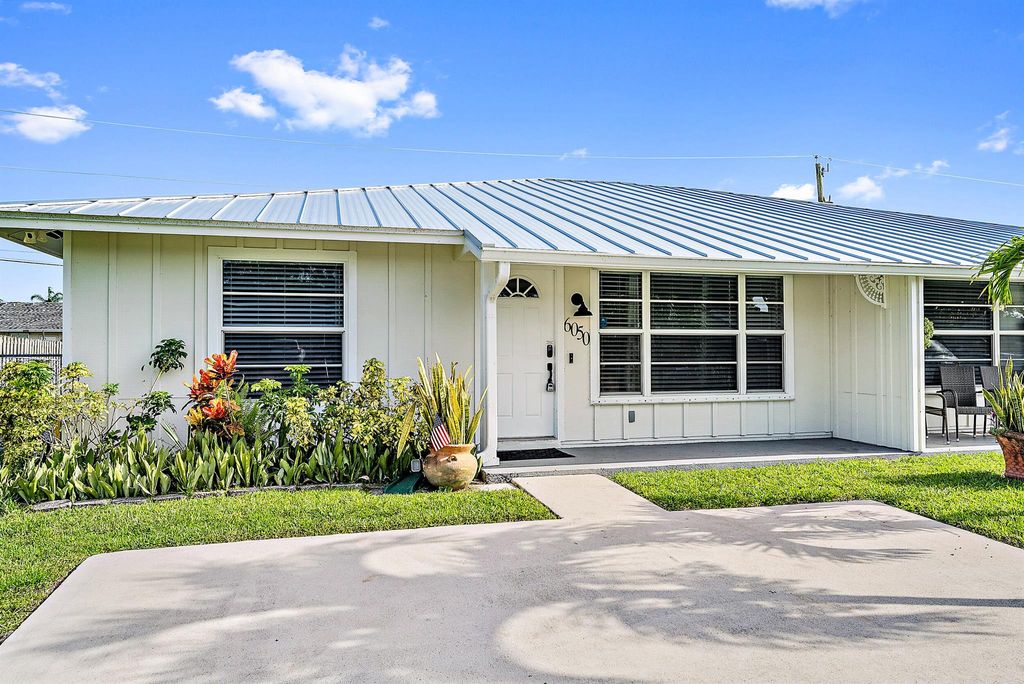 Photo of 6050 Felter Street, Jupiter, FL 33458 (MLS # R10906838)