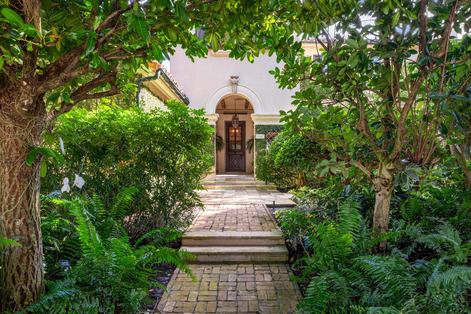 BRIDLE PATH OF P B POLO & - Residential