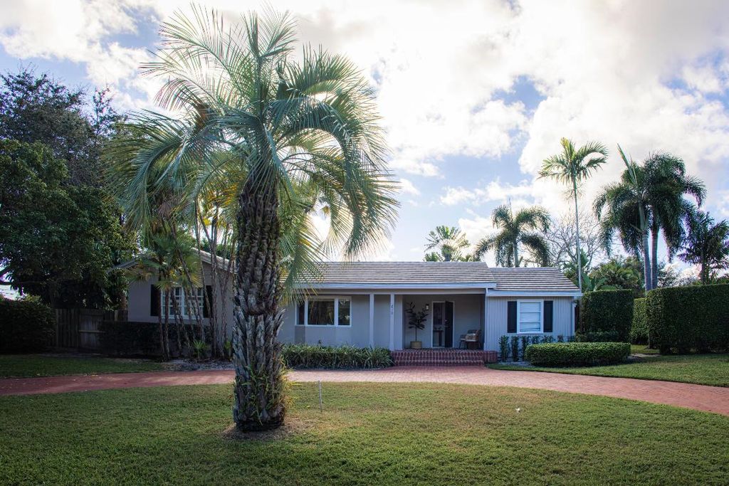 Photo of 210 Miramar Way, West Palm Beach, FL 33405 (MLS # R11150505)