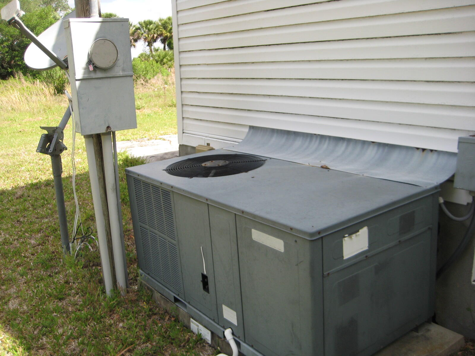 LOTS 0 & P OF TRACT 1 EAST 1/2 OF THE SOUTH 1/2 OF - Residential