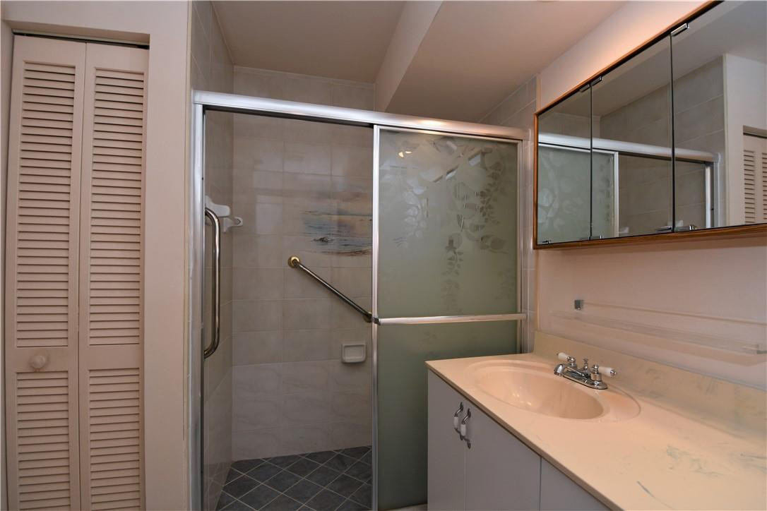 Golf-Tam Village 119-18 B - Residential