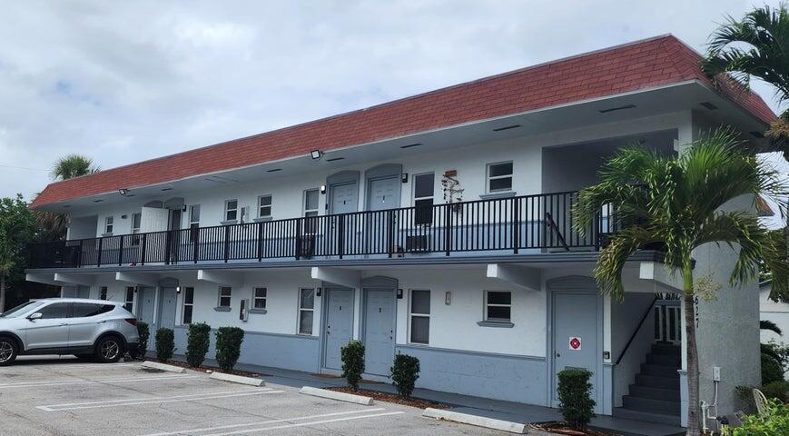 LOCATION LOCATION LOCATION !! Just one mile from the beach and just a short walk to the Intracoastal is where you will find this 1 bedroom / 1 bath unit. The bedroom is complete with a walk-in closet. Washer / Dryer units on the premises.