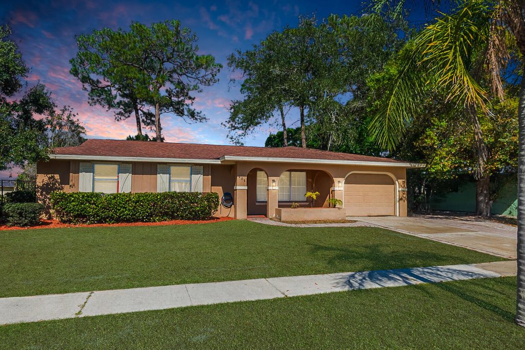 Photo of 425 NE Electra Avenue, Port Saint Lucie, FL 34983 (MLS # R11158932)