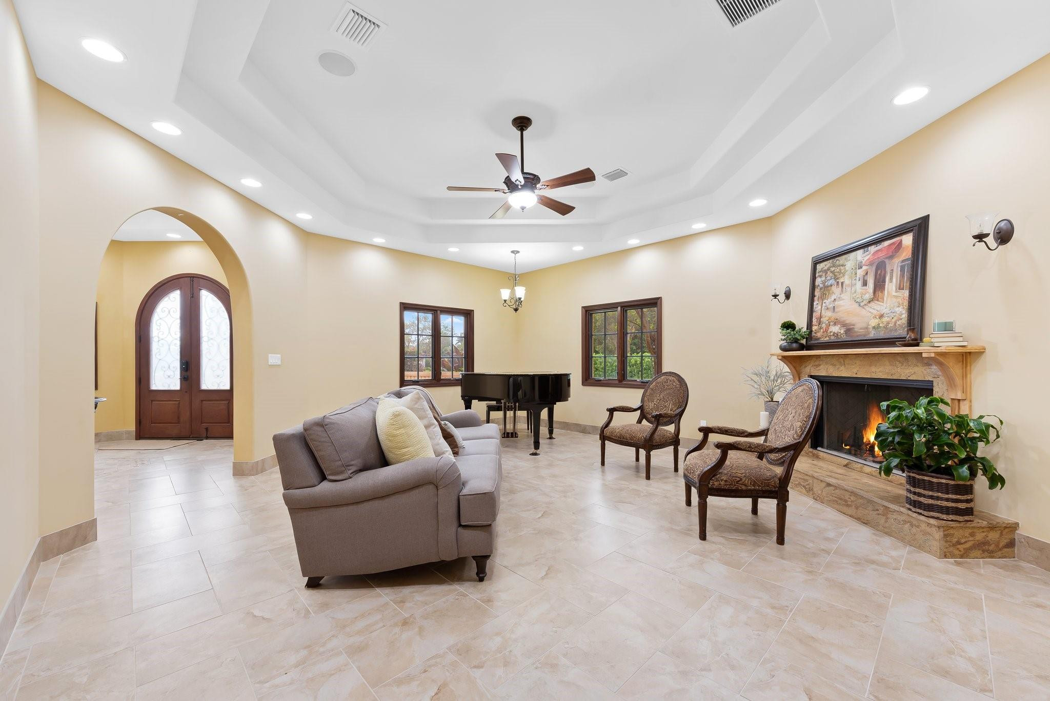 Five Gs 93-10 B - Residential