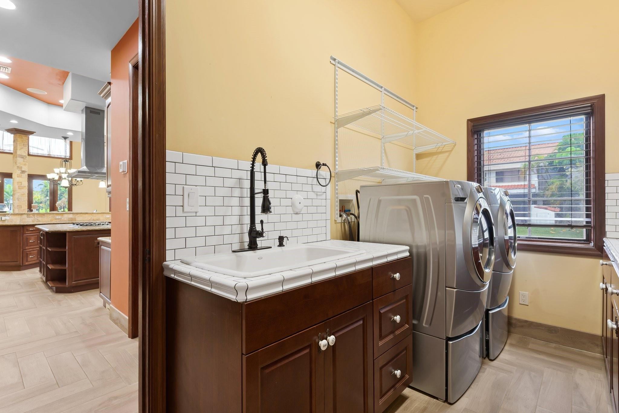 Five Gs 93-10 B - Residential