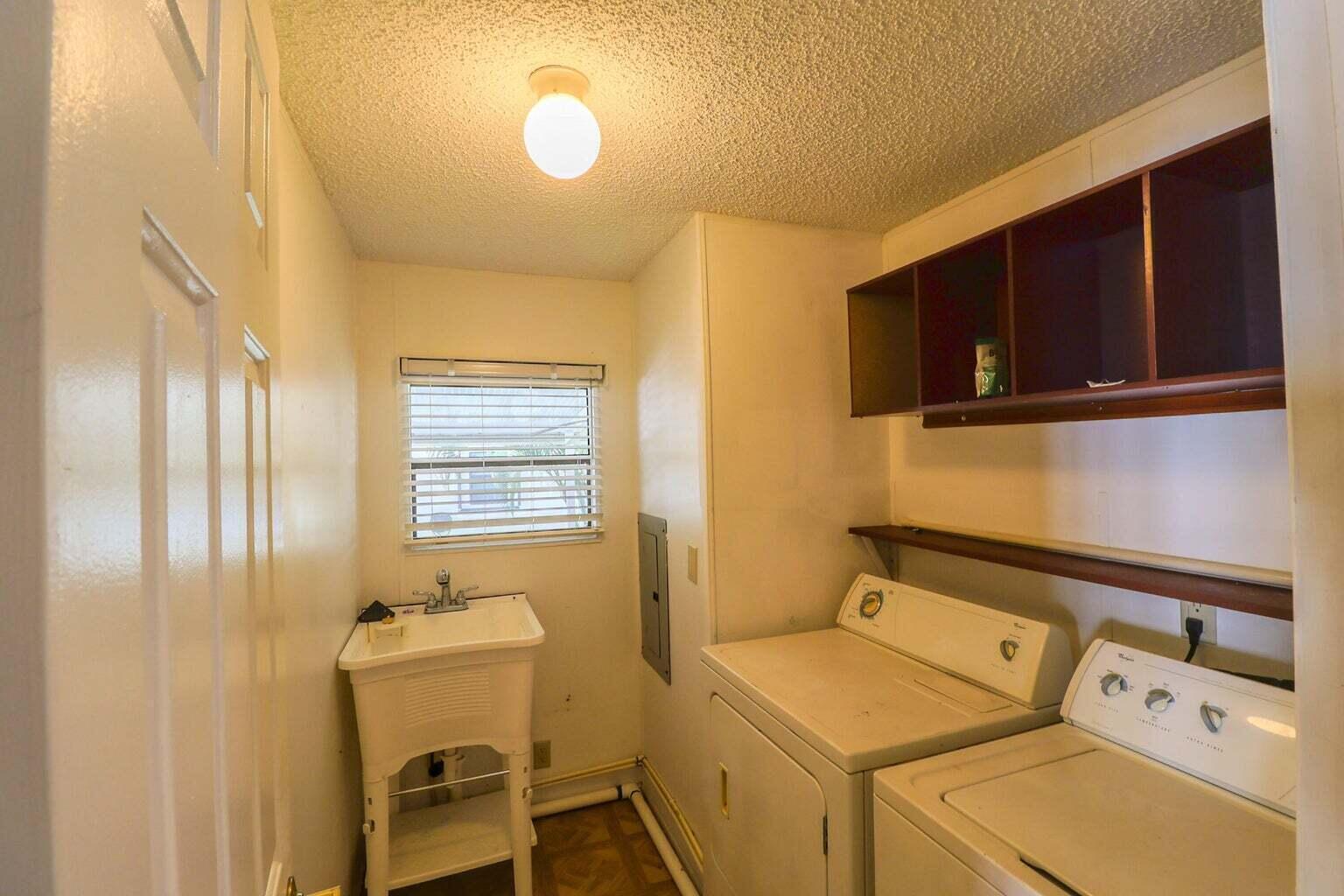 SPANISH LAKES - Residential