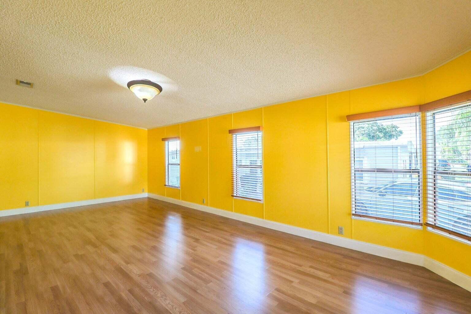 SPANISH LAKES - Residential