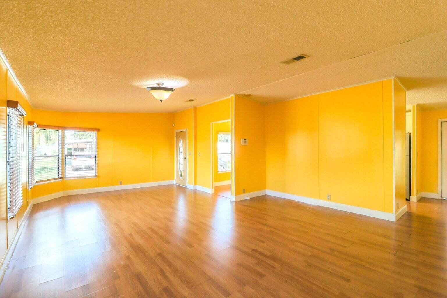 SPANISH LAKES - Residential