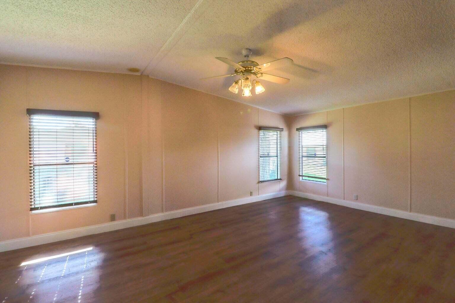 SPANISH LAKES - Residential