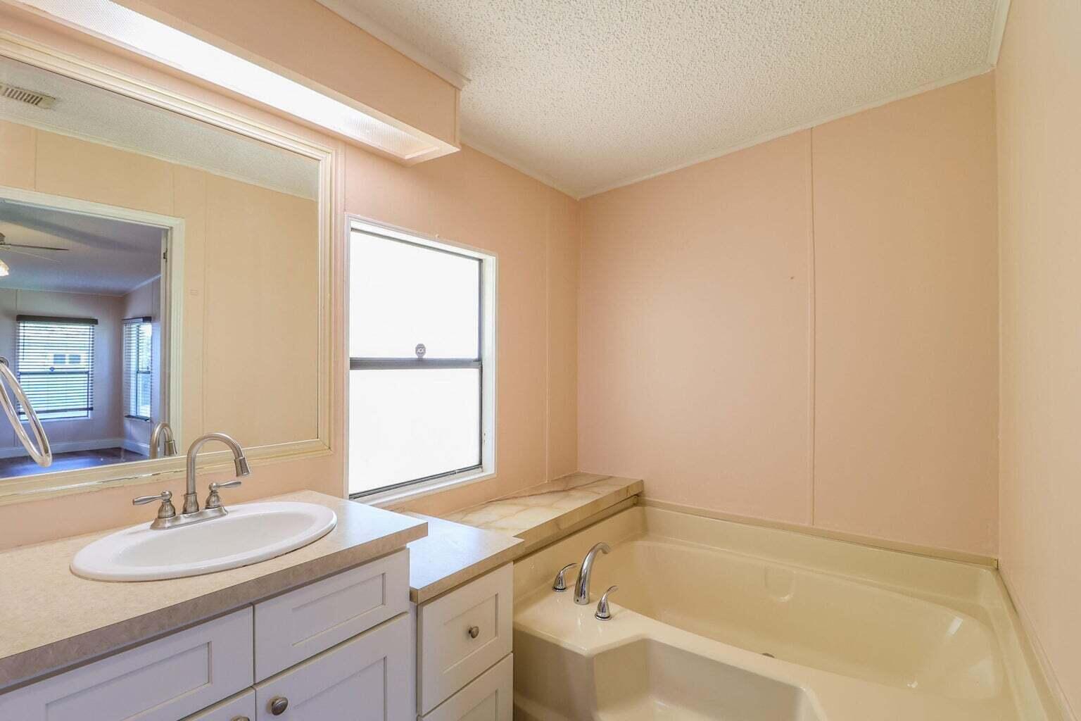 SPANISH LAKES - Residential