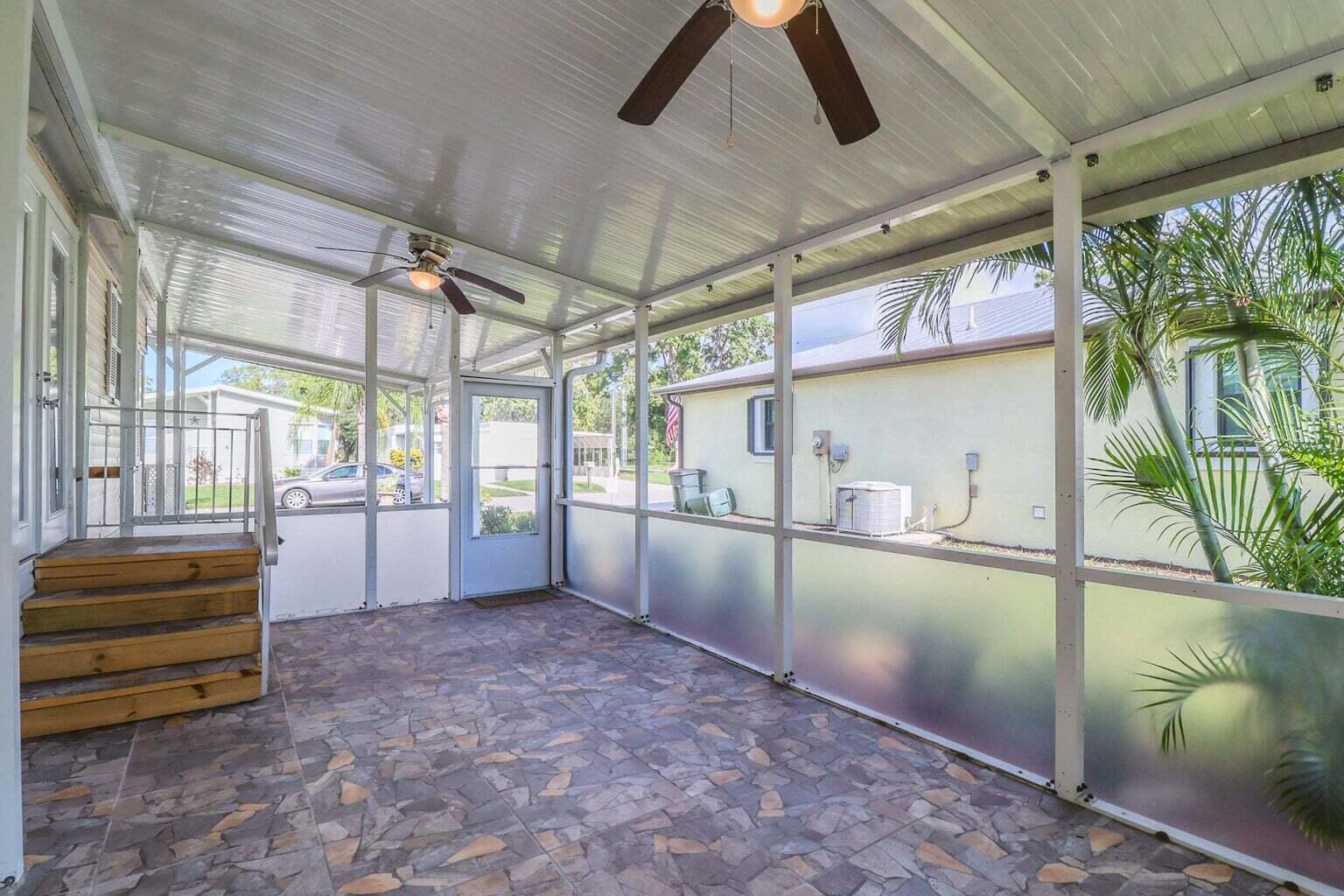 SPANISH LAKES - Residential