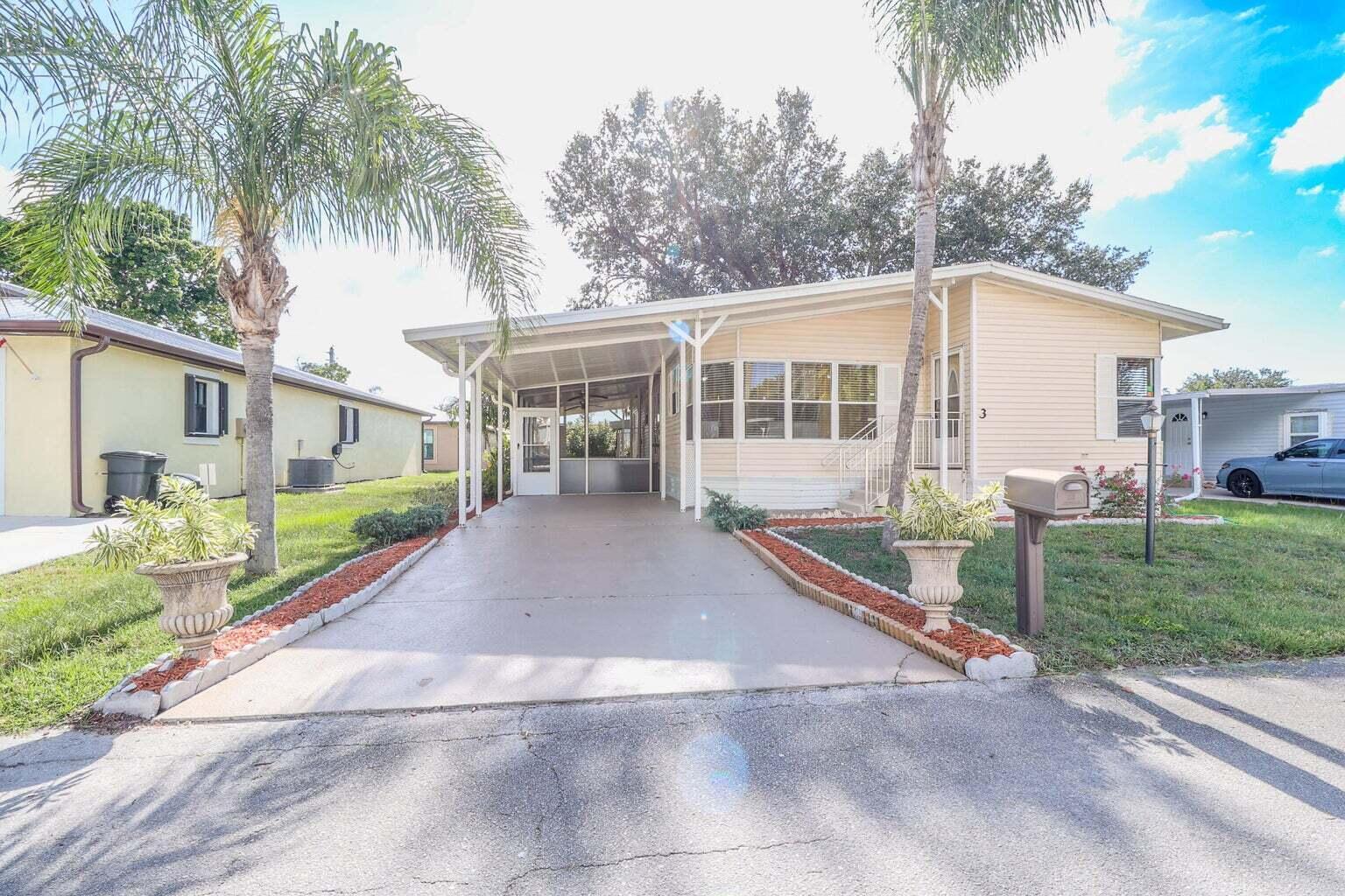 SPANISH LAKES - Residential