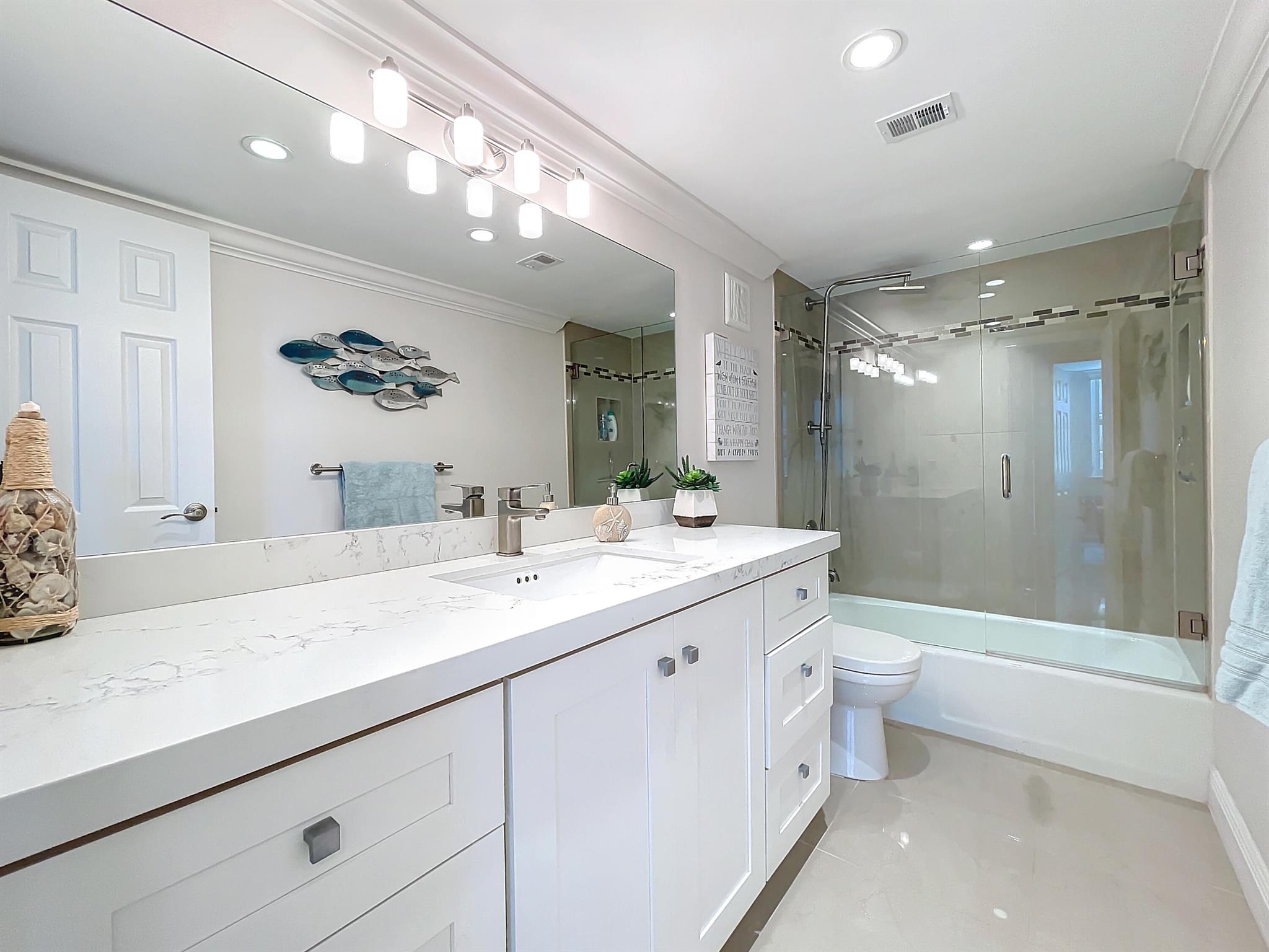 AQUARIUS CONDO - Residential