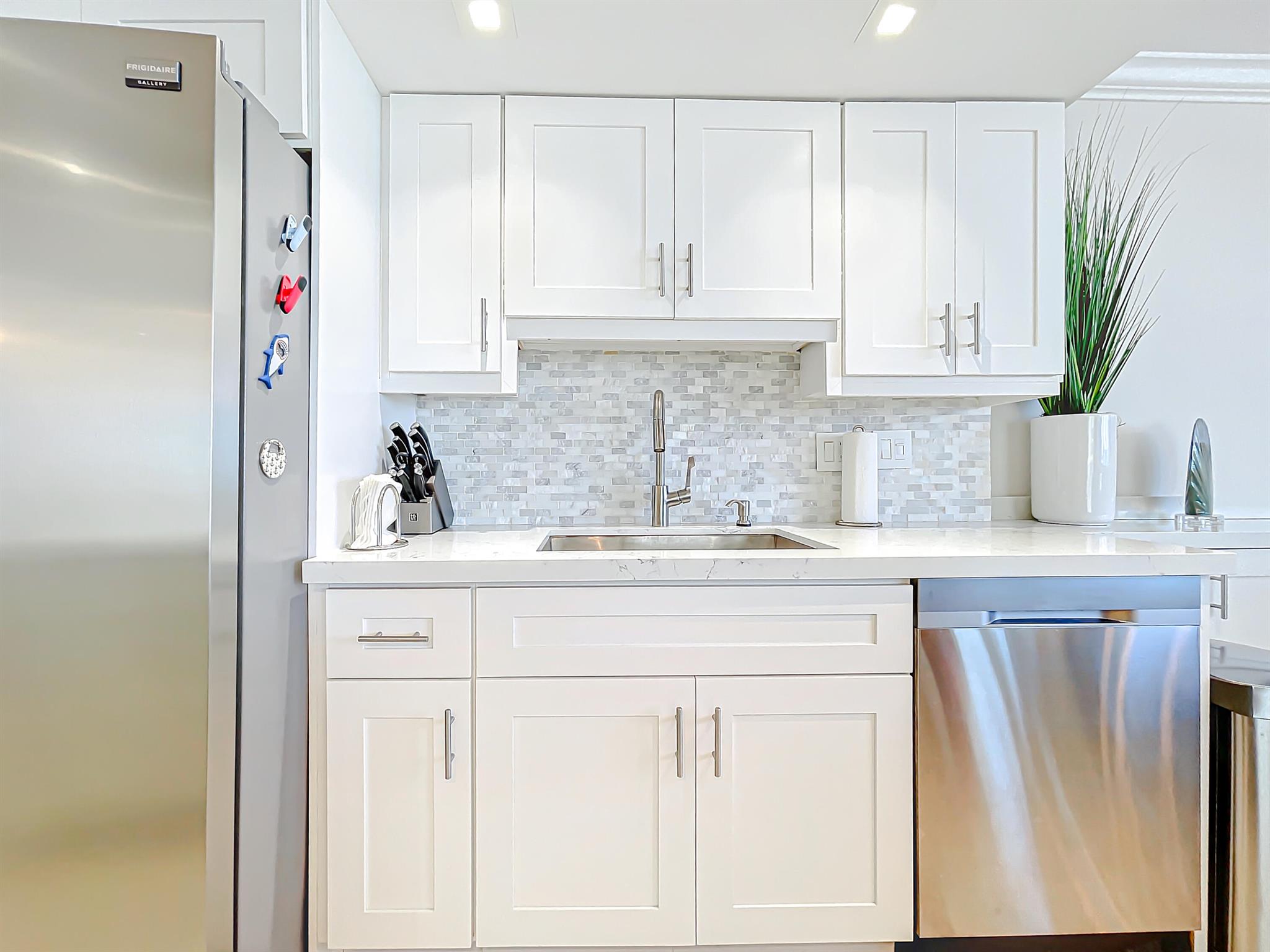 AQUARIUS CONDO - Residential