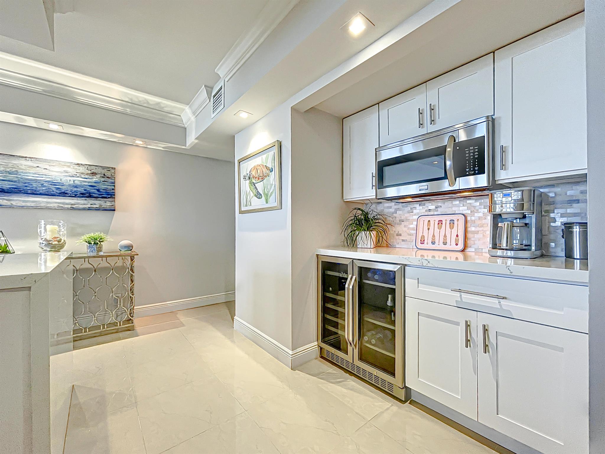 AQUARIUS CONDO - Residential