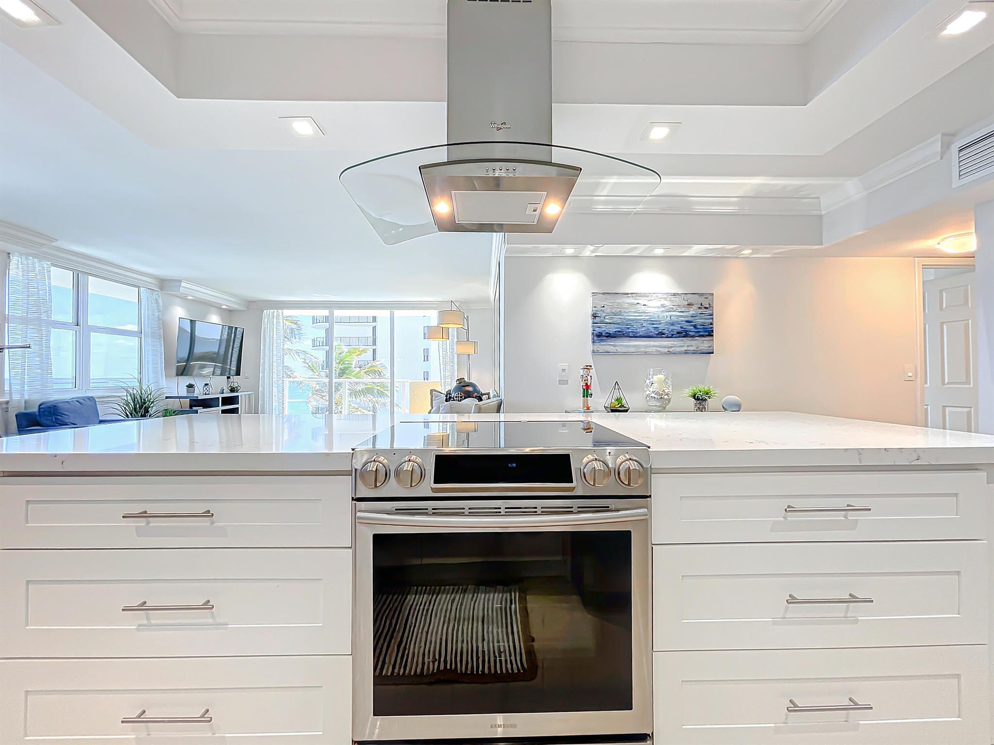 AQUARIUS CONDO - Residential