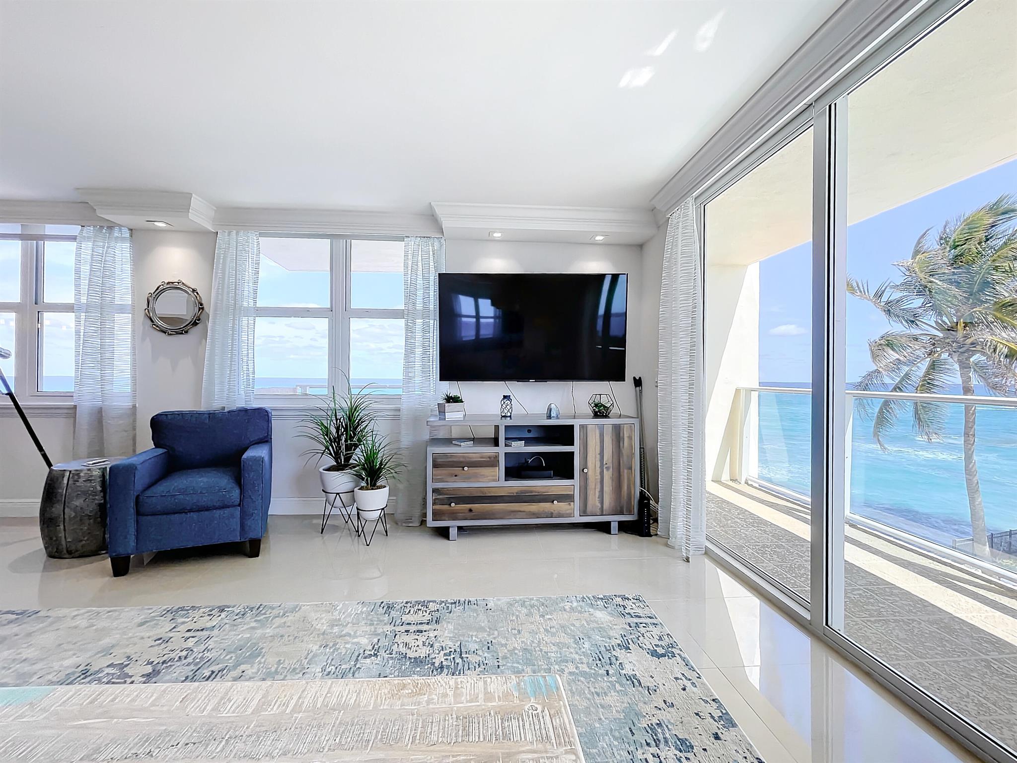 AQUARIUS CONDO - Residential