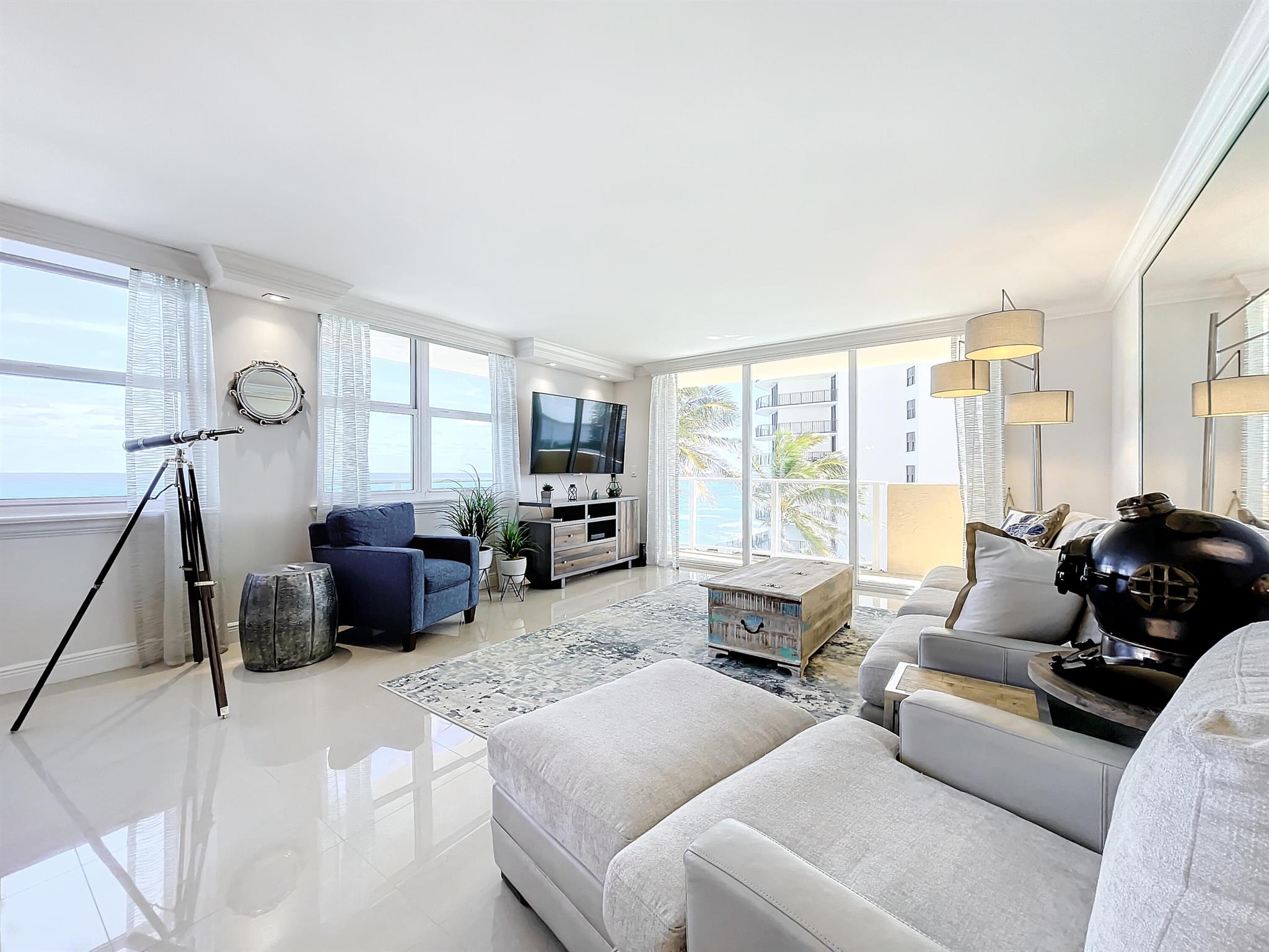 AQUARIUS CONDO - Residential