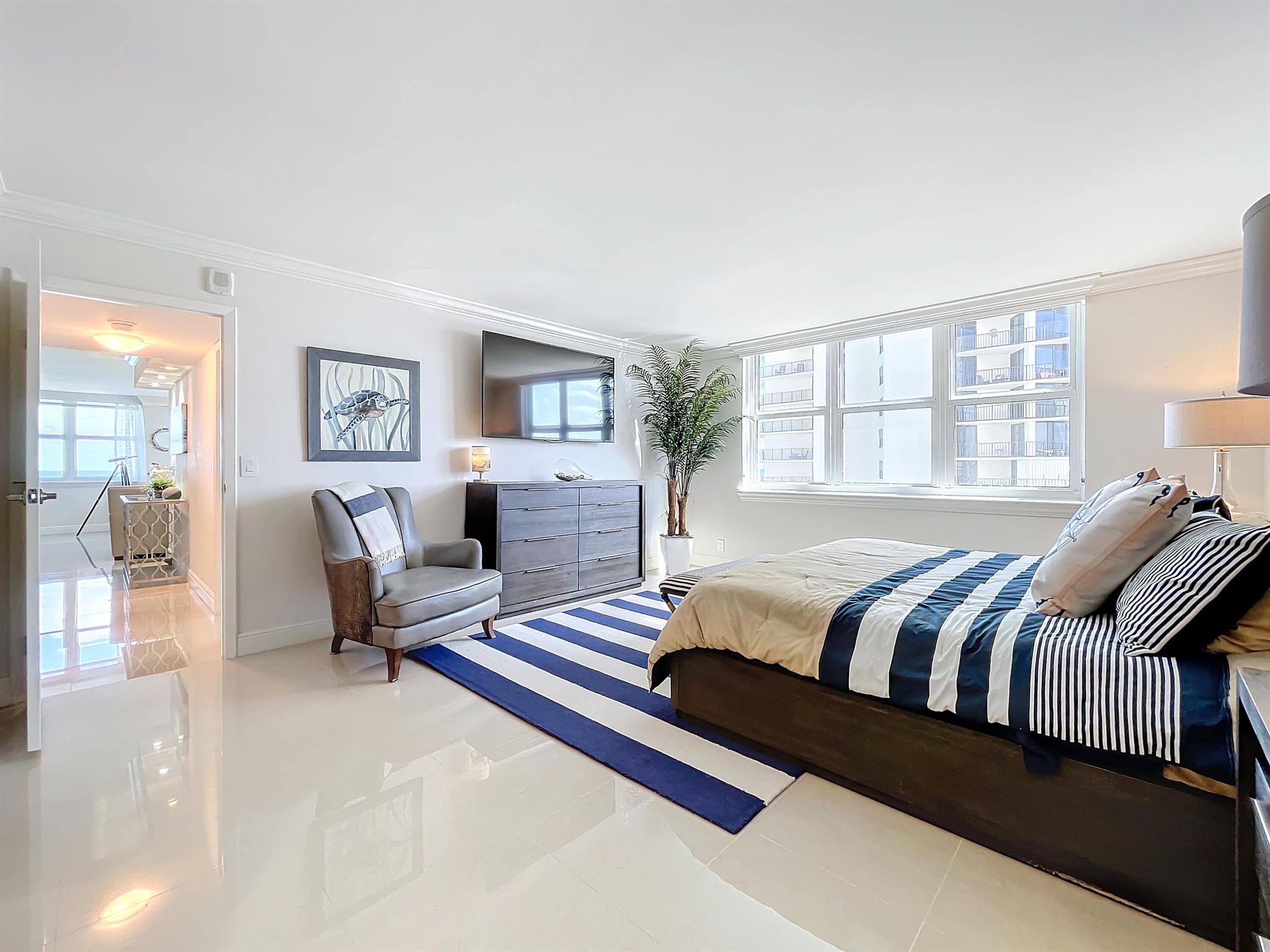 AQUARIUS CONDO - Residential