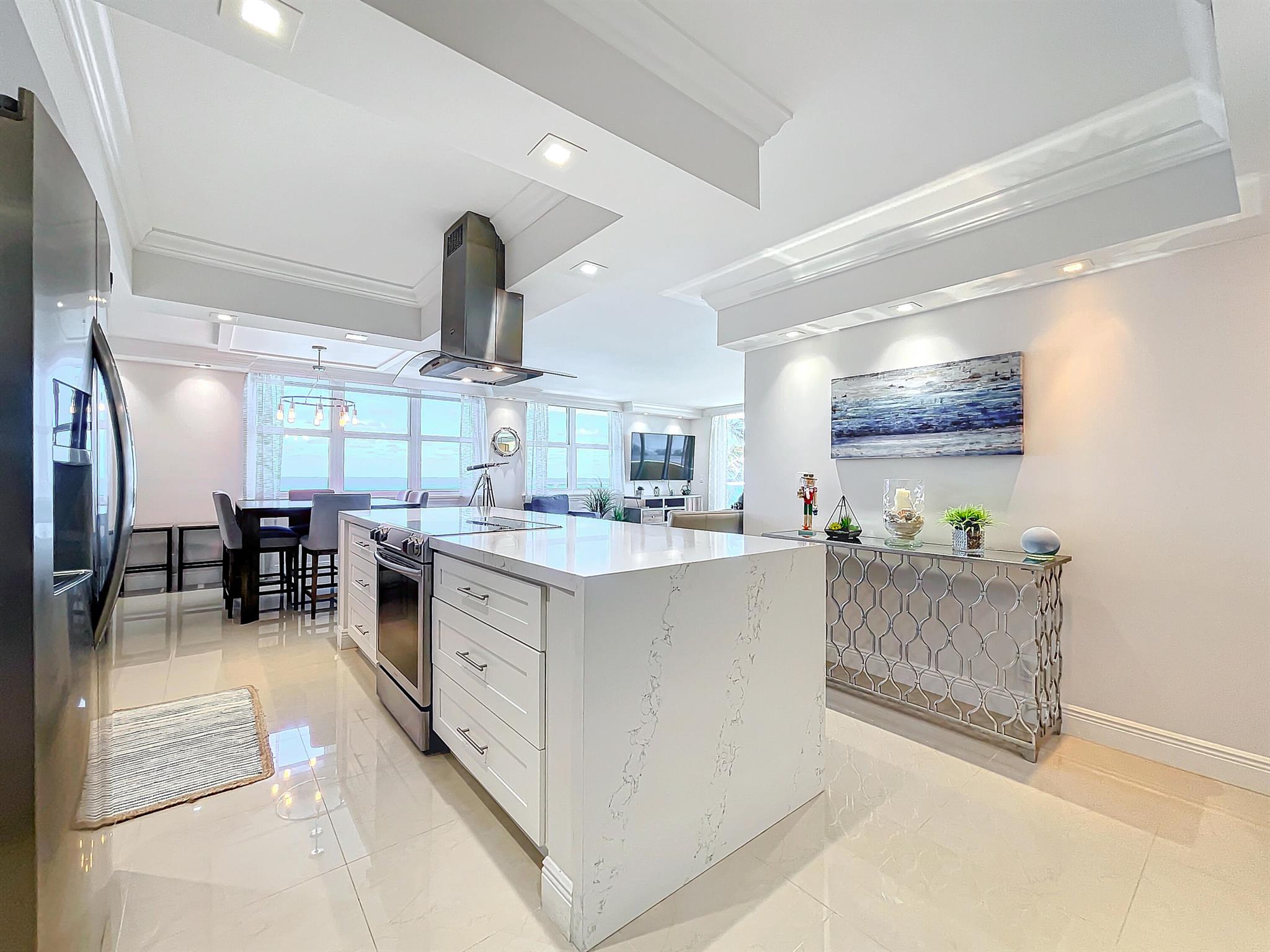 AQUARIUS CONDO - Residential