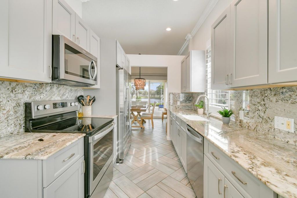 Photo of 1021 Bedford Avenue, Palm Beach Gardens, FL 33403 (MLS # R10949066)