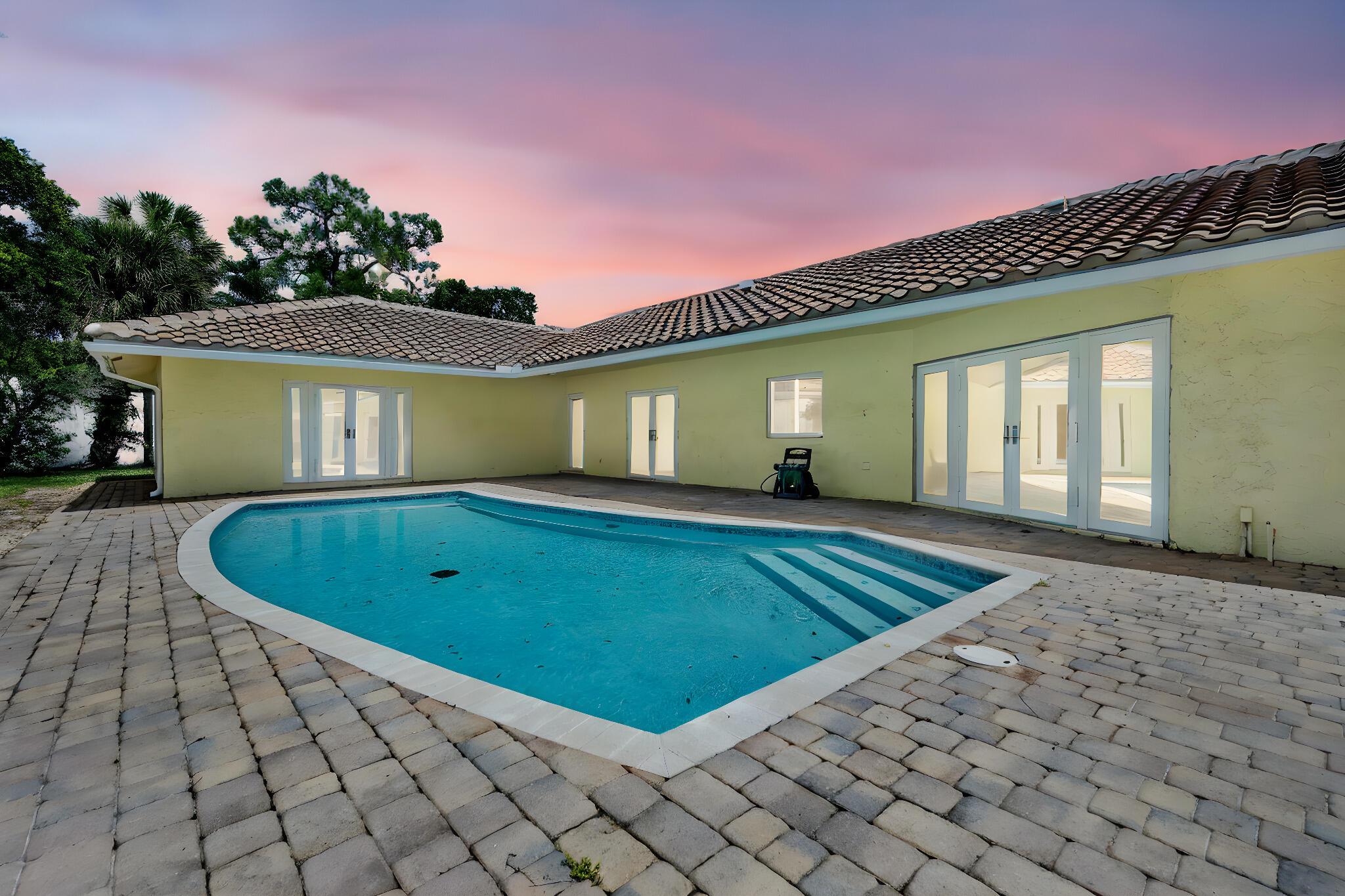 6935 Corto Circle