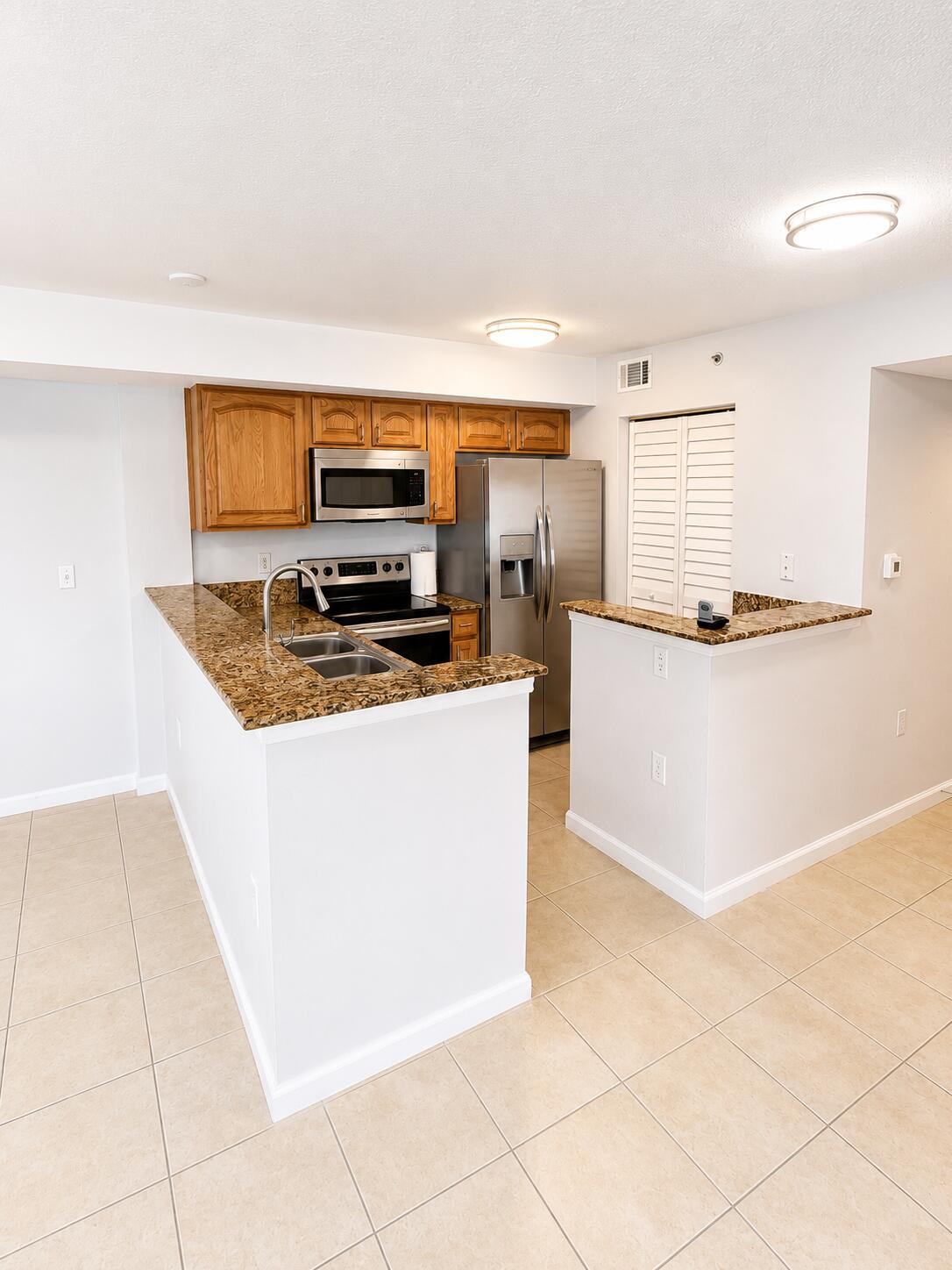 THE CLUB AT ST LUCIE WEST, A CONDOMINIUM - Residential Lease