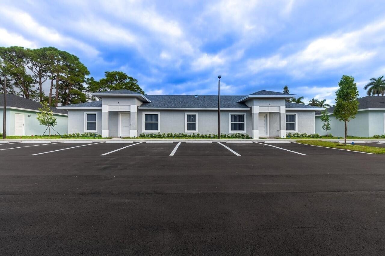 LAKEWOOD GARDENS PL 1 IN - Residential Lease