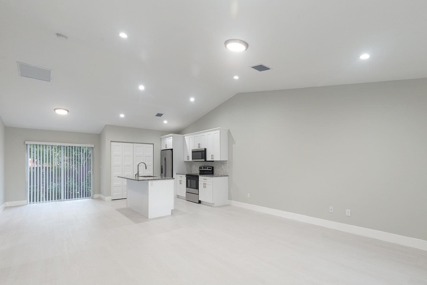 LAKEWOOD GARDENS PL 1 IN - Residential Lease