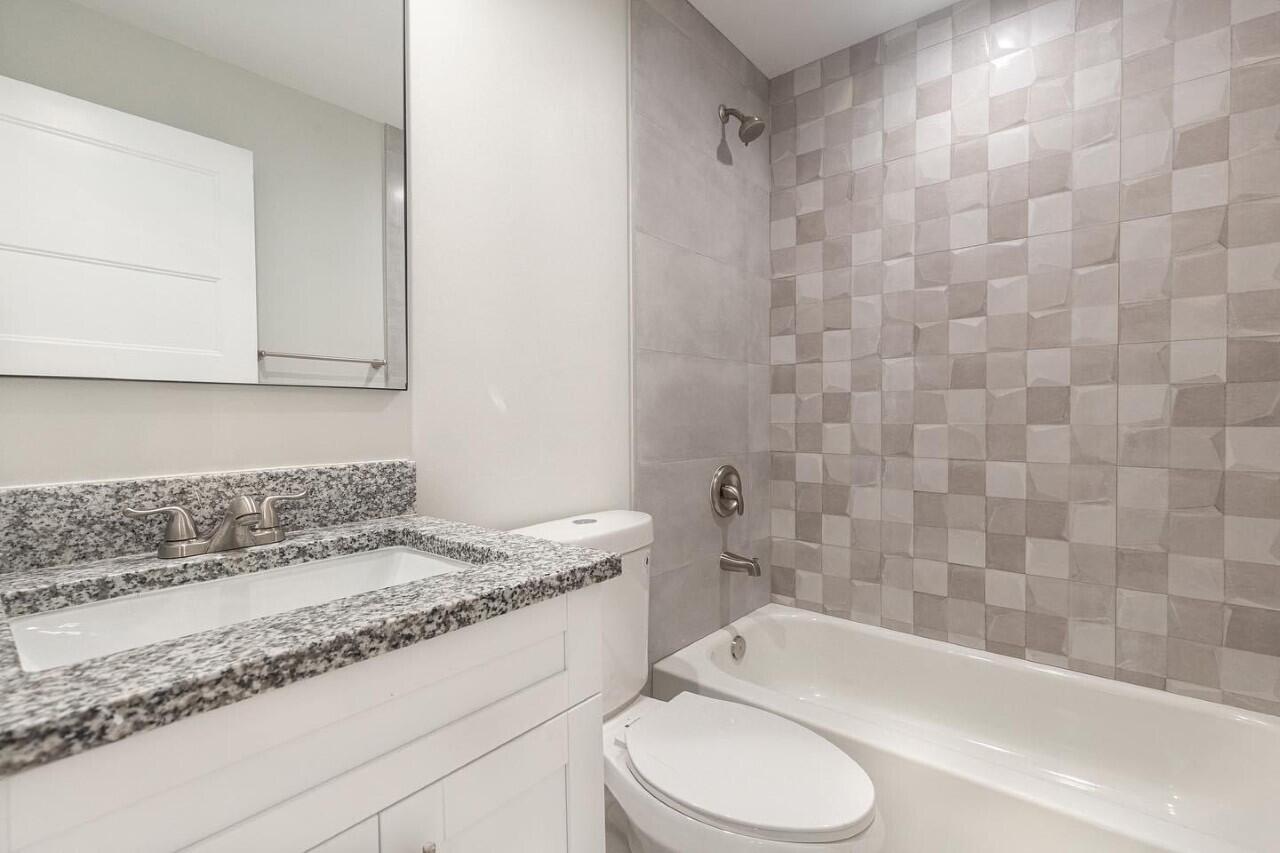 LAKEWOOD GARDENS PL 1 IN - Residential Lease