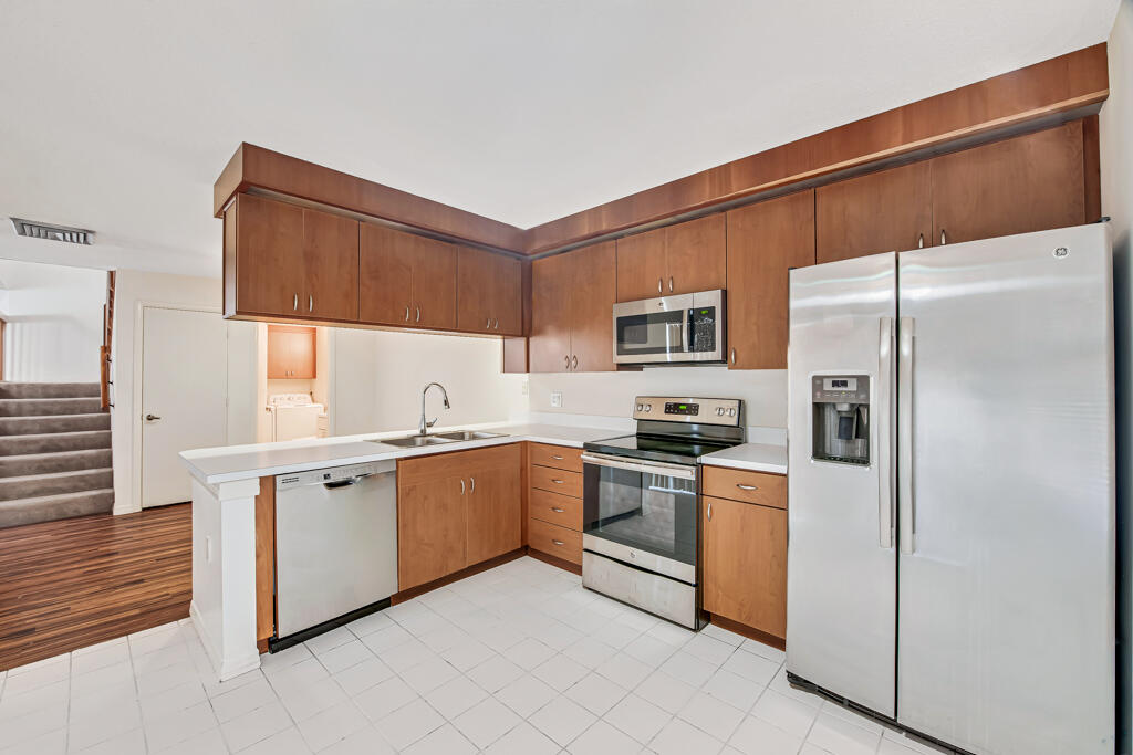 STAMFORD AT ROYAL PALM BEACH - Residential