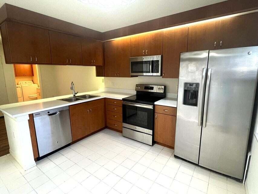 STAMFORD AT ROYAL PALM BE - Residential