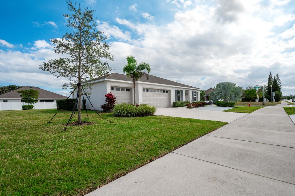 Photo of 573 SW Bayshore Boulevard, Port Saint Lucie, FL 34984 (MLS # R11156195)