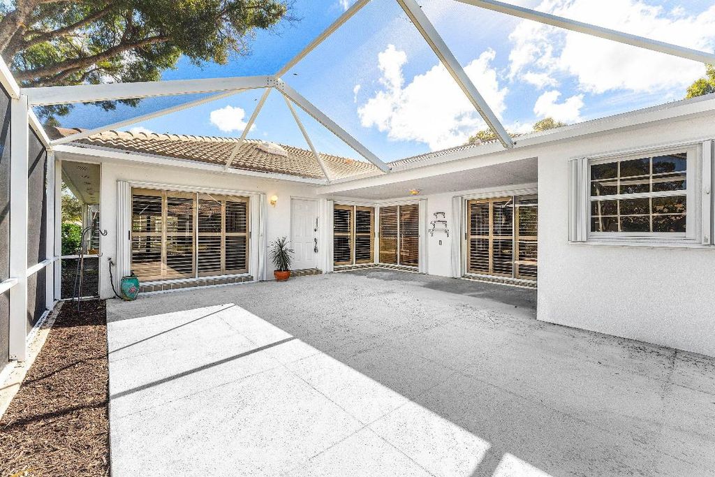 Photo of 5101 Water Oak Court, Palm Beach Gardens, FL 33410 (MLS # R11144394)
