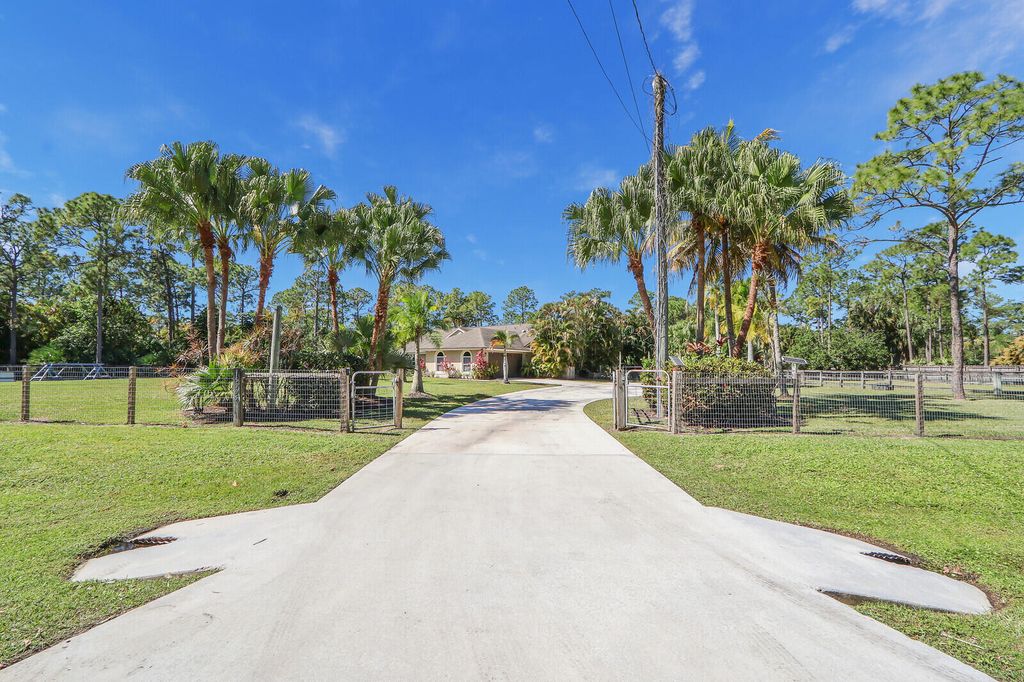 Photo of 15595 Mellen Lane, Jupiter, FL 33478 (MLS # R10960092)