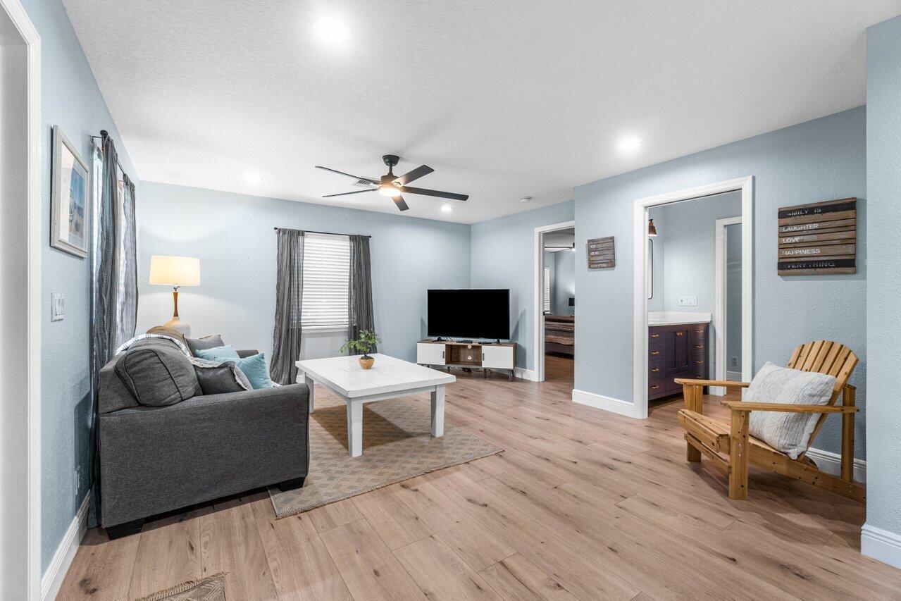 PALM BEACH RANCHETTES - Residential Lease