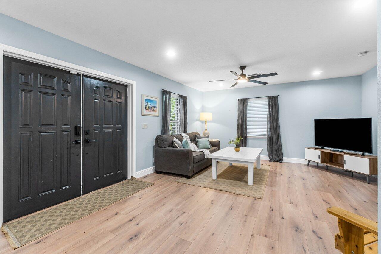PALM BEACH RANCHETTES - Residential Lease
