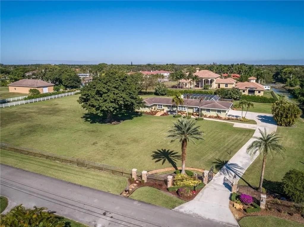 Photo of 17501 SW 54th Street, Southwest Ranches, FL 33331 (MLS # F10548963)