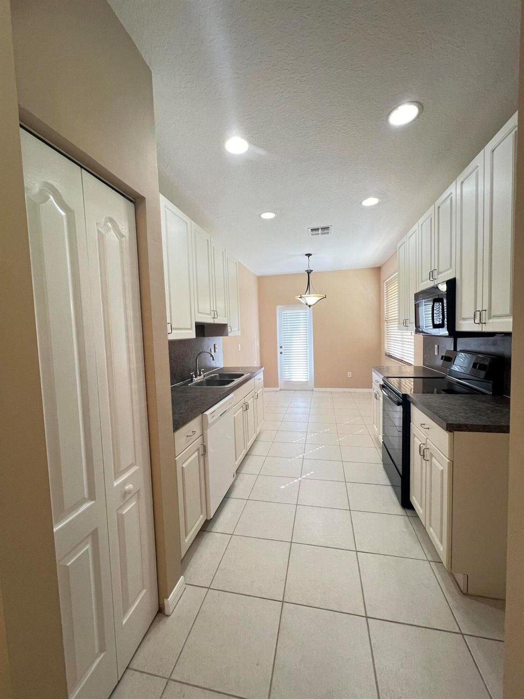 Photo of 2073 SE Glen Ridge Drive, Port Saint Lucie, FL 34952 (MLS # R10997774)