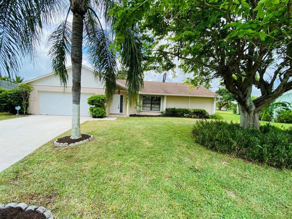 Photo of 970 Hickory Trail Trl, Wellington, FL 33414 (MLS # R10726818)