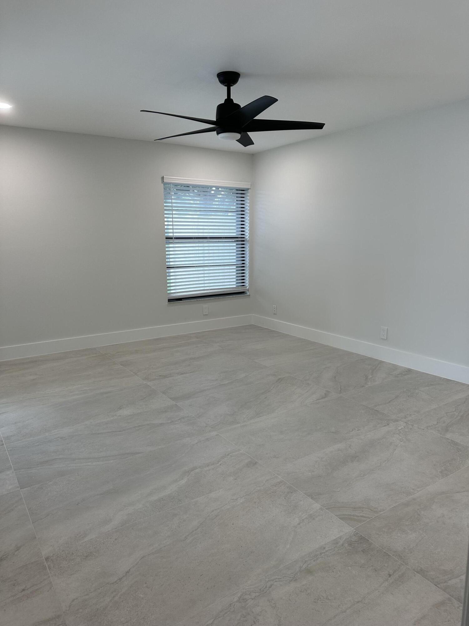 ISLAND LAKES SEC 1 1 - Residential Lease