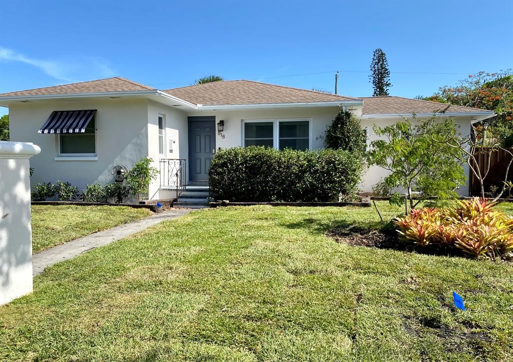 Photo of 818 Forest Hill Boulevard, West Palm Beach, FL 33405 (MLS # R10720543)