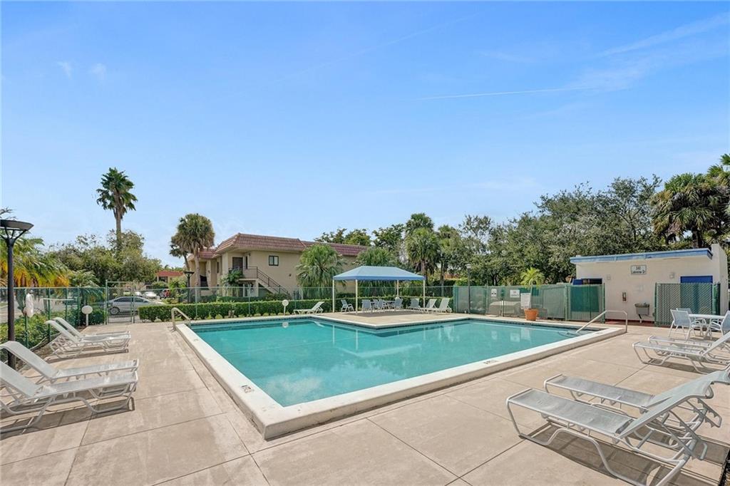 RACQUET CLUB - Residential